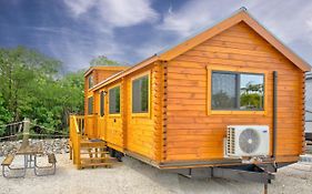 Cabins At Bonefish Bay